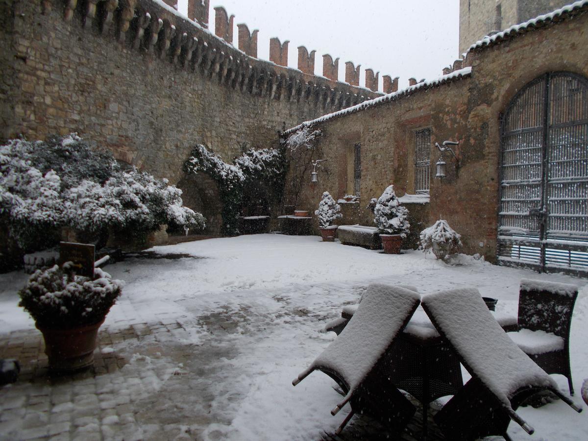 Hotel Castello Di Vigoleno Extérieur photo